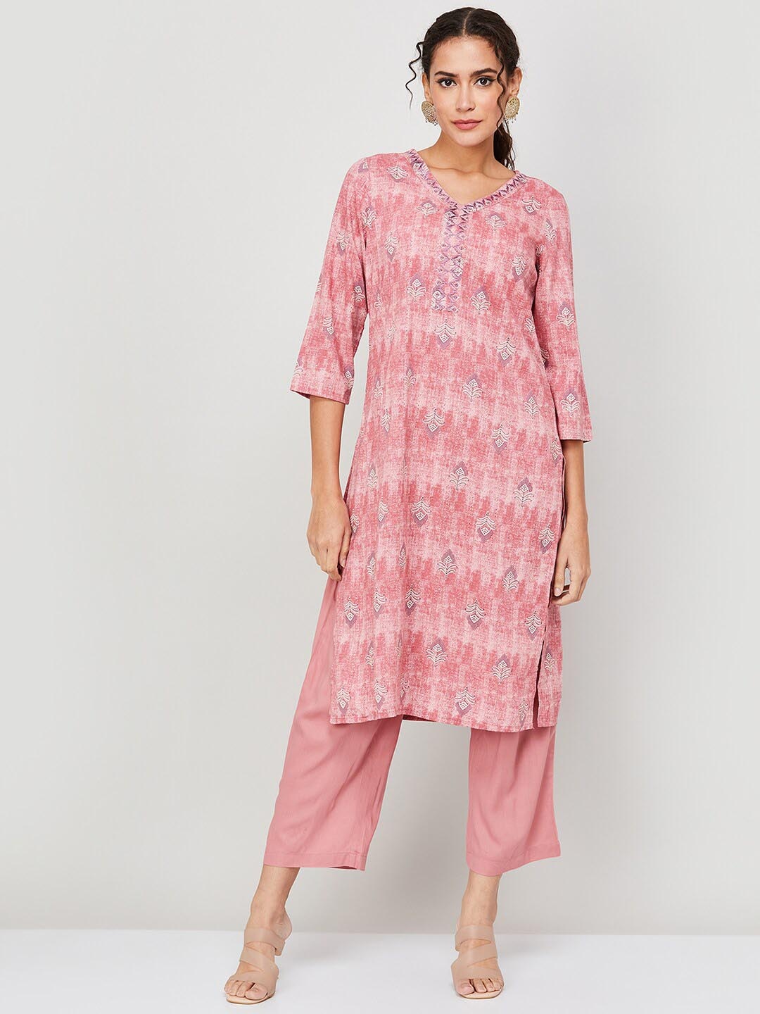 

Melange by Lifestyle Ethnic Motifs Printed Regular Kurta with Trousers, Pink