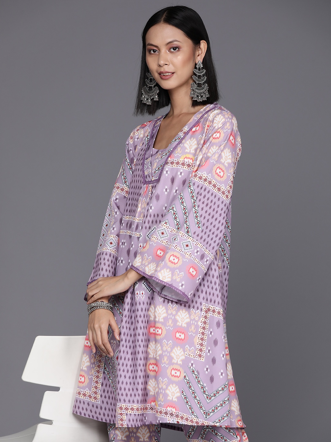 

Varanga Ethnic Motifs Printed Regular Kurta with Trousers, Lavender