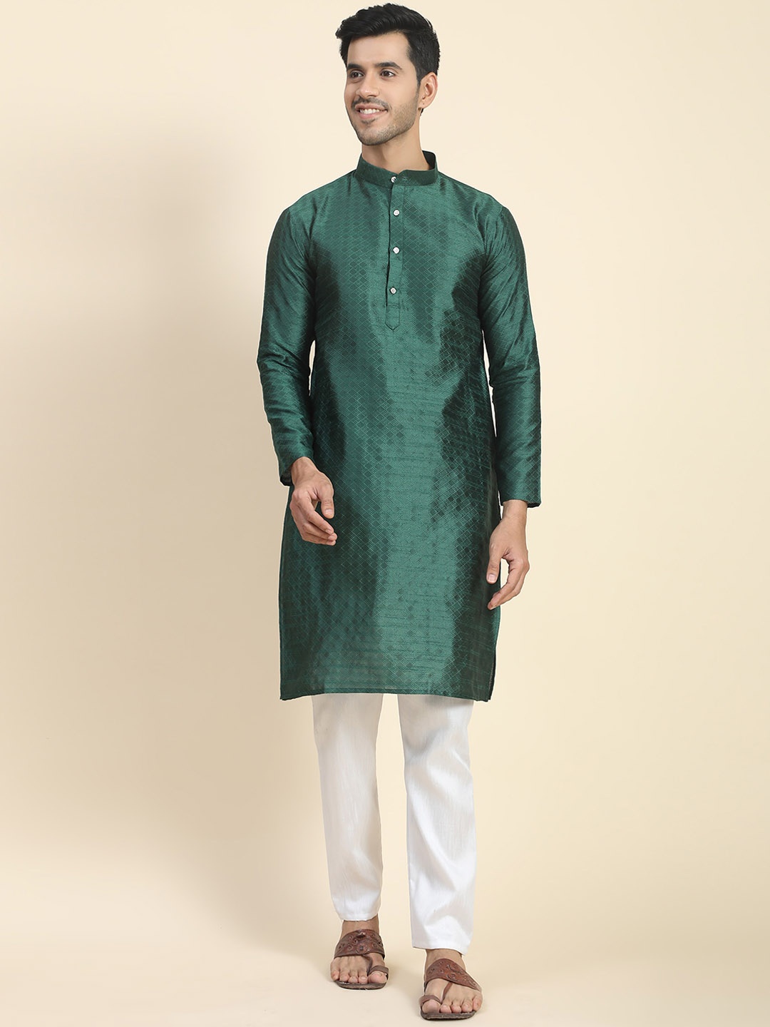 

JOINDEAL Mandarin Collar Regular Thread Work Kurta, Green