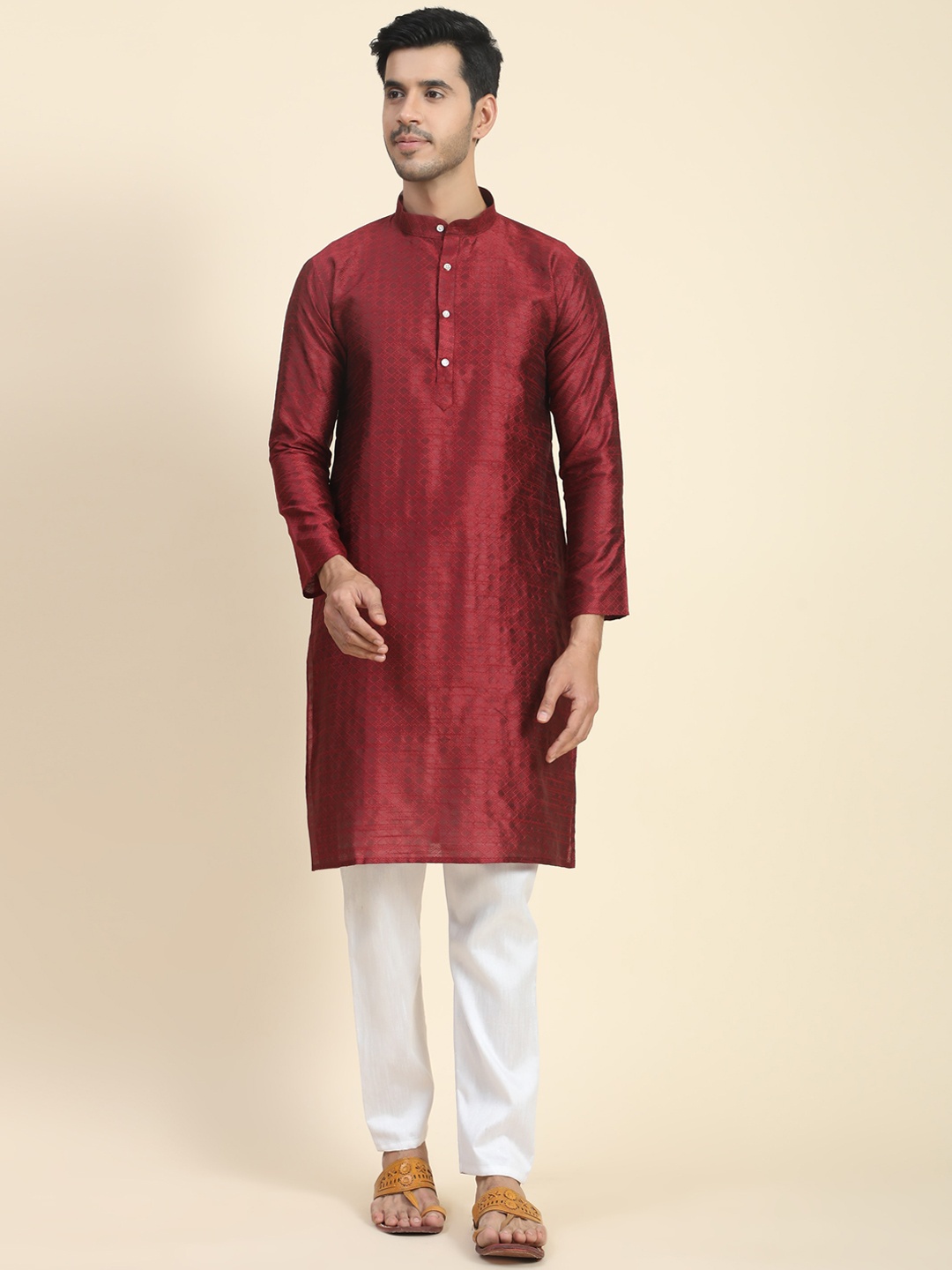 

JOINDEAL Geometric Woven Design Jacquard Straight Kurta, Maroon