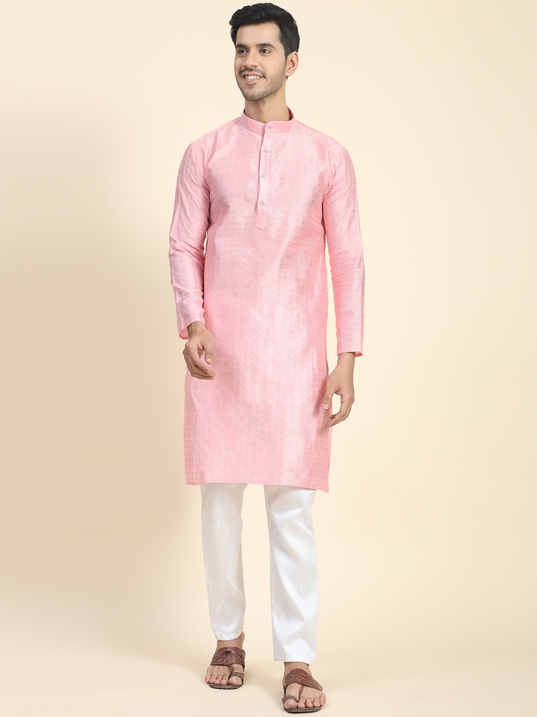 

JOINDEAL Mandarin Collar Regular Thread Work Kurta, Pink