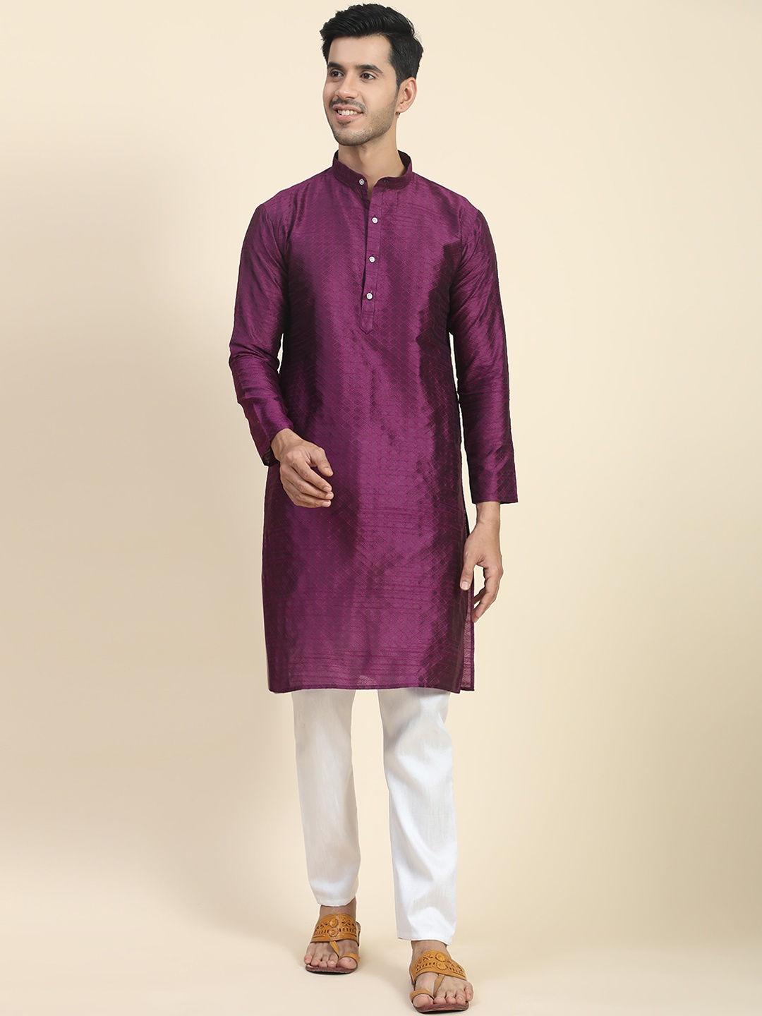 

JOINDEAL Mandarin Collar Regular Thread Work Kurta, Purple