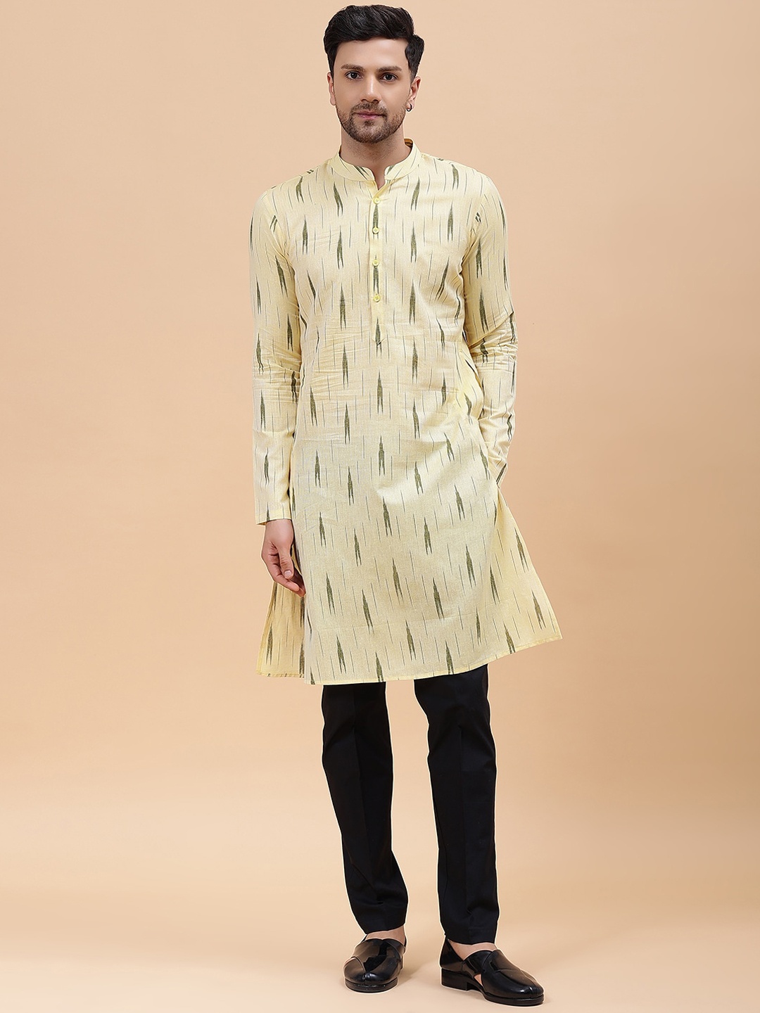 

See Designs Ikat Printed Regular Pure Cotton Kurta With Pyjamas, Cream