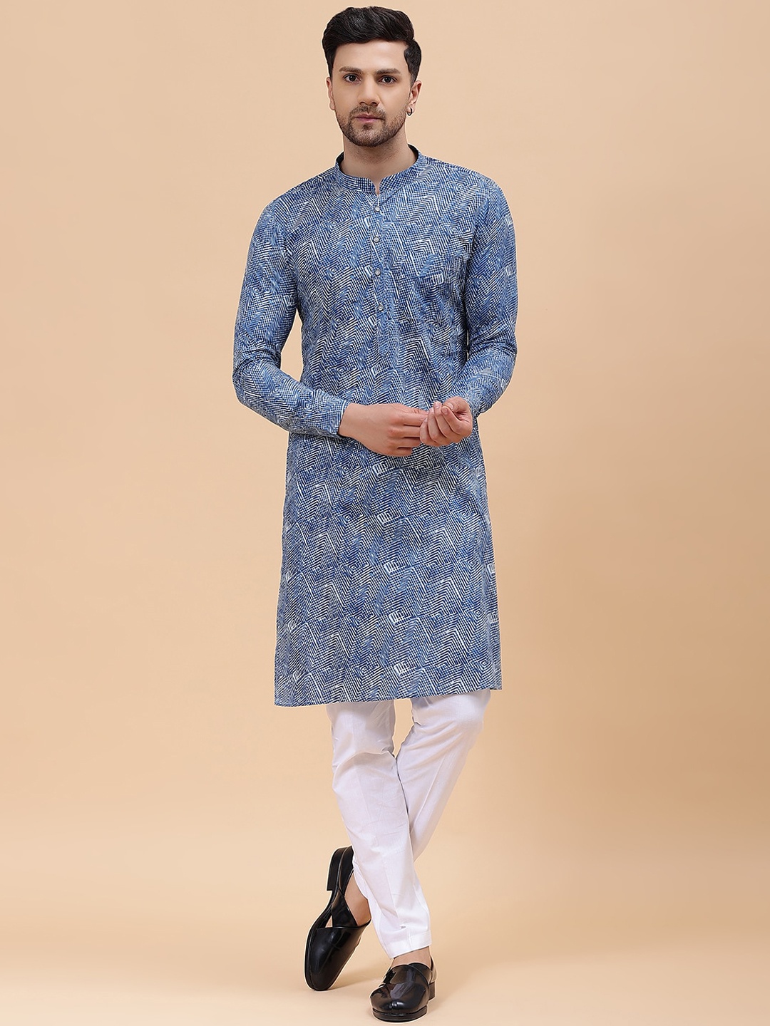 

See Designs Men Ethnic Motifs Printed Regular Pure Cotton Kurta with Pyjamas, Blue