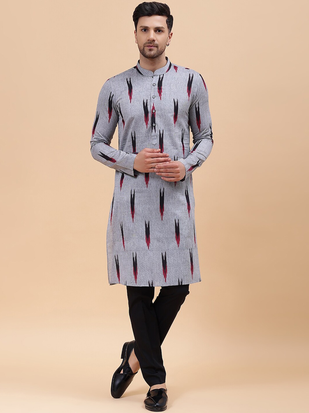 

See Designs Men Grey Ethnic Motifs Printed Regular Pure Cotton Kurta with Pyjamas