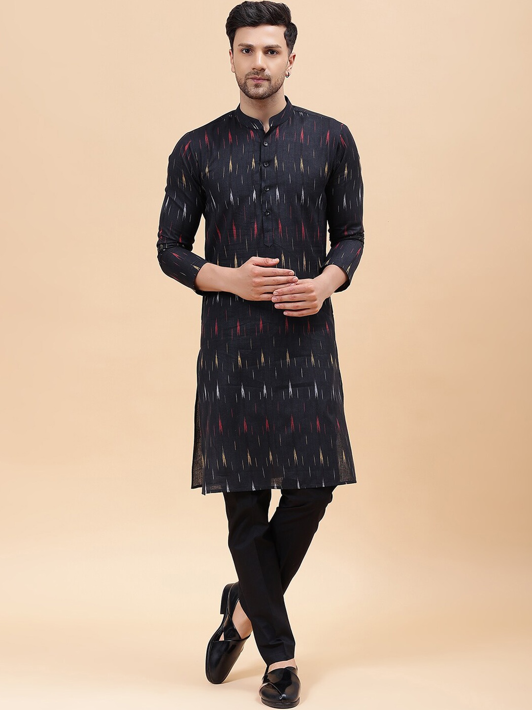

See Designs Men Ethnic Motifs Printed Regular Pure Cotton Kurta with Pyjamas, Black