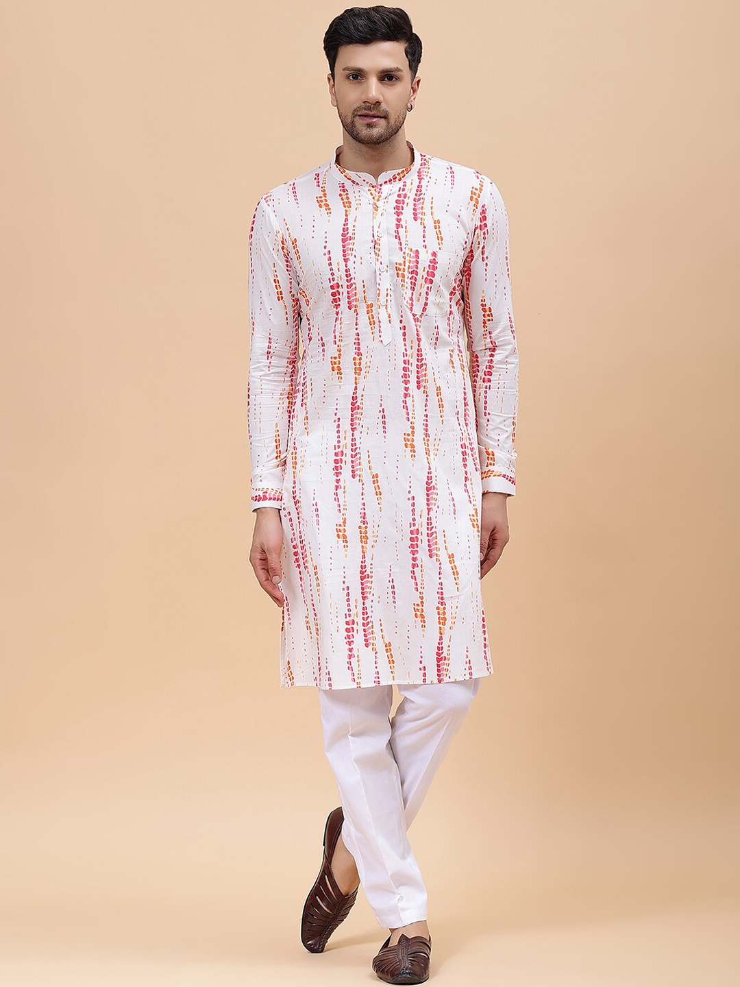 

See Designs Abstract Printed Regular Pure Cotton Kurta With Pyjamas, White