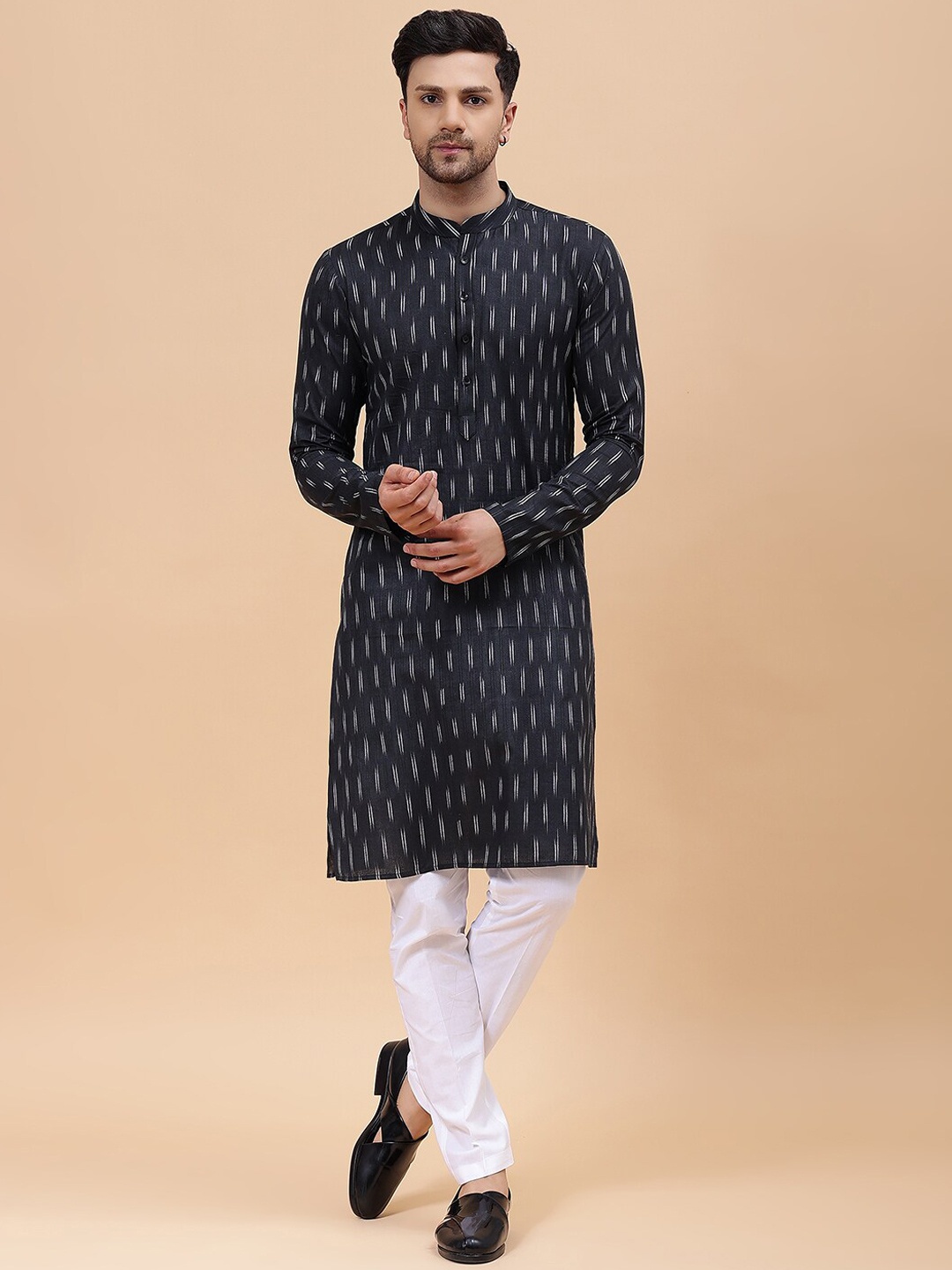 

See Designs Geometric Printed Regular Pure Cotton Kurta With Pyjamas, Black