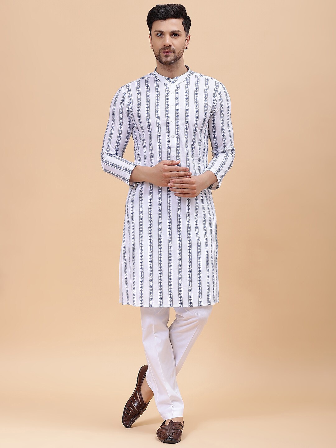 

See Designs Embroidered Regular Pure Cotton Kurta with Pyjamas, White