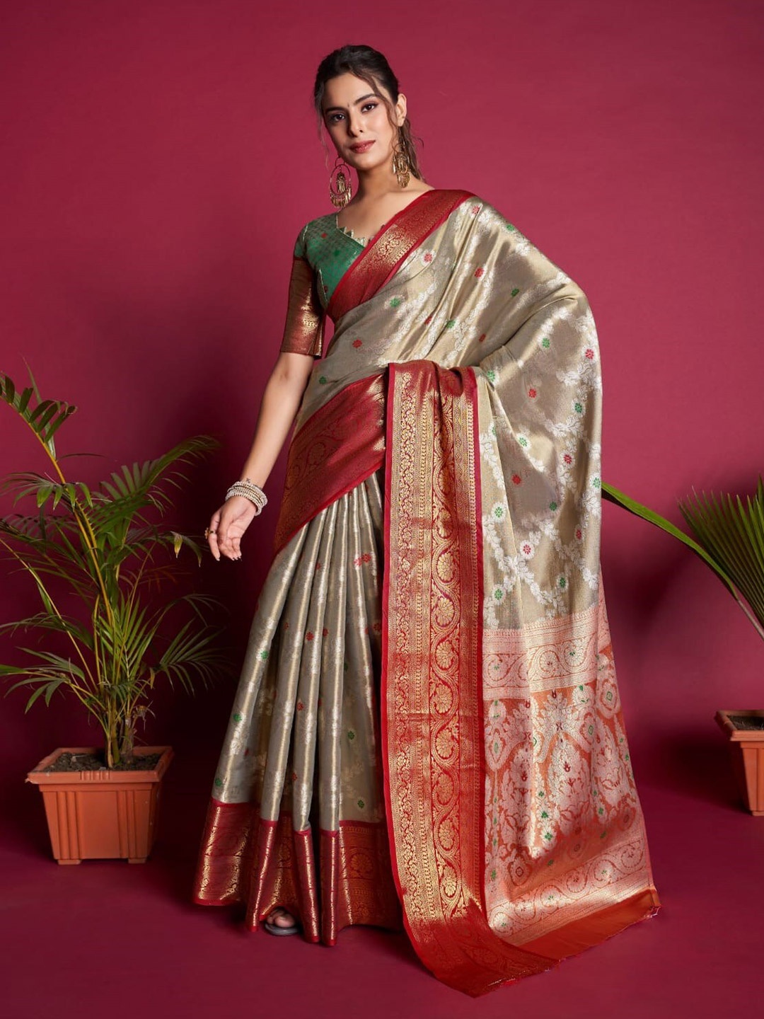 

Mitera Grey & Red Floral Woven Design Zari Banarasi Saree