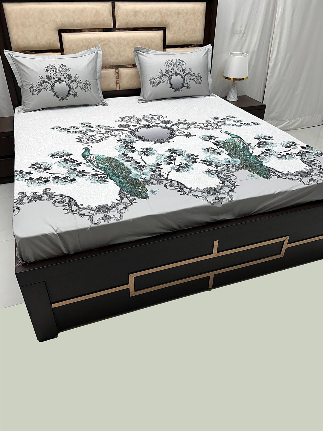 

Pure Decor Majestic Grey & Green Printed Cotton 500 TC King Bedsheet With 2 Pillow Covers