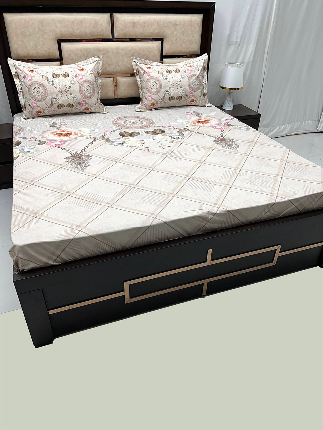 

Pure Decor Majestic Brown & Pink Floral Cotton 500 TC King Bedsheet With 2 Pillow Covers