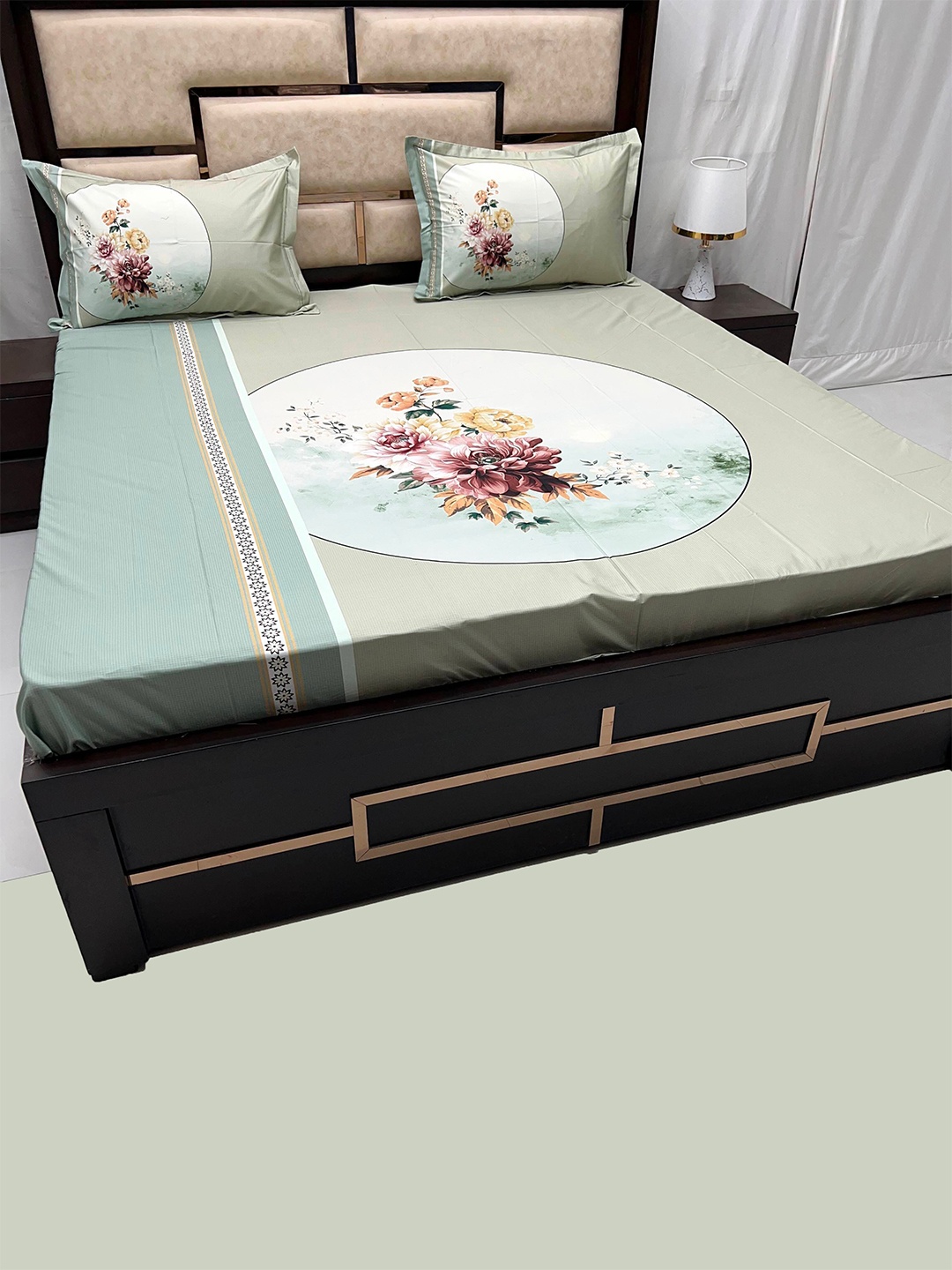 

Pure Decor Majestic Green Digital Print Cotton 500 TC King Bedsheet With 2 Pillow Covers
