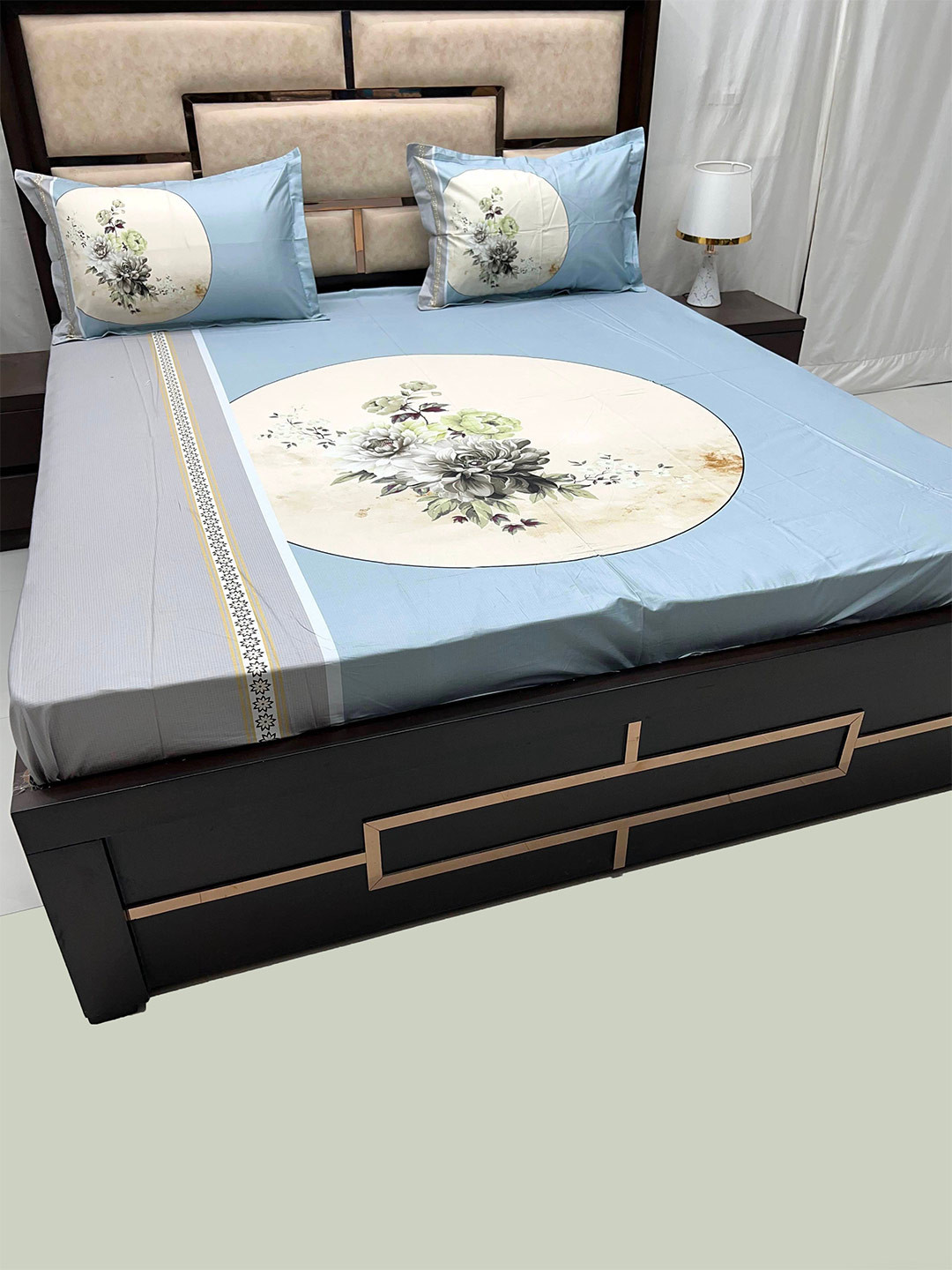 

Pure Decor Majestic Blue Floral Pure Cotton 500 TC King Bedsheet With 2 Pillow Covers