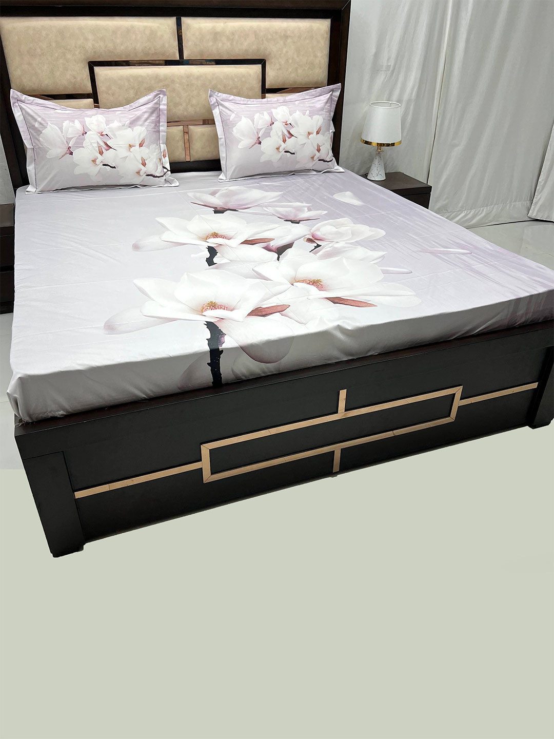 

Pure Decor Majestic Purple & White Floral Cotton 500 TC King Bedsheet With 2 Pillow Covers