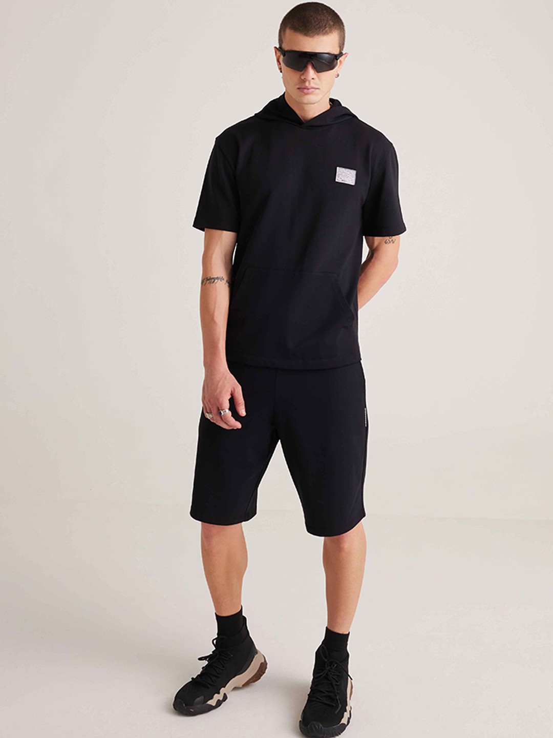 

Muvazo Hooded T-shirt and Shorts Co-Ords, Black