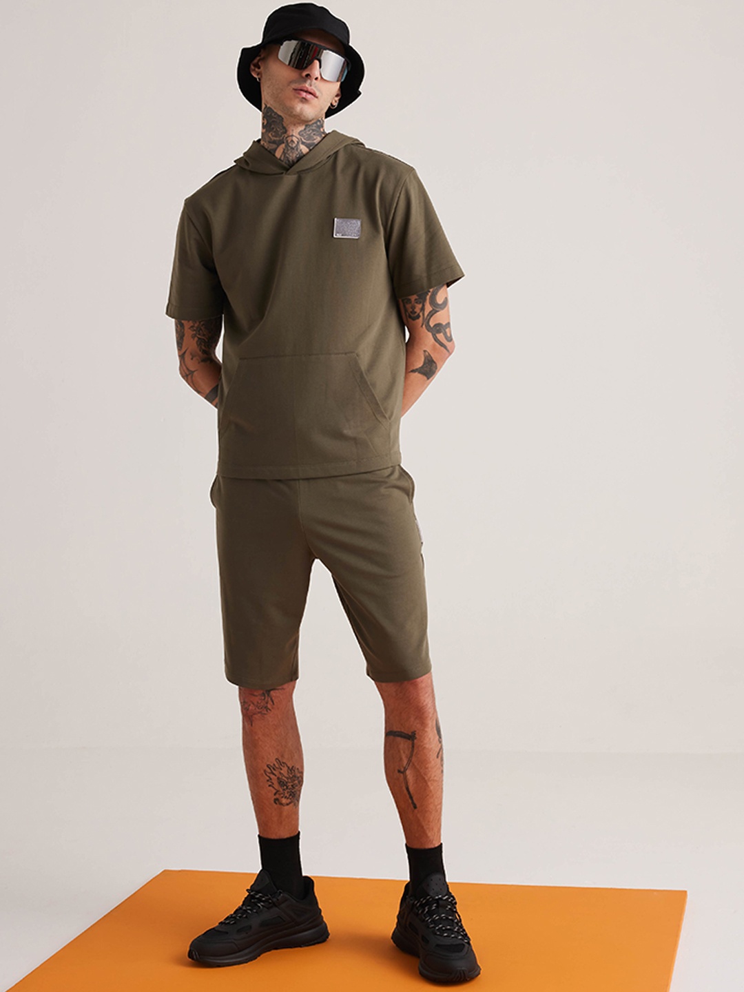 

Muvazo Hooded Sweatshirt With Shorts Co-Ords, Olive