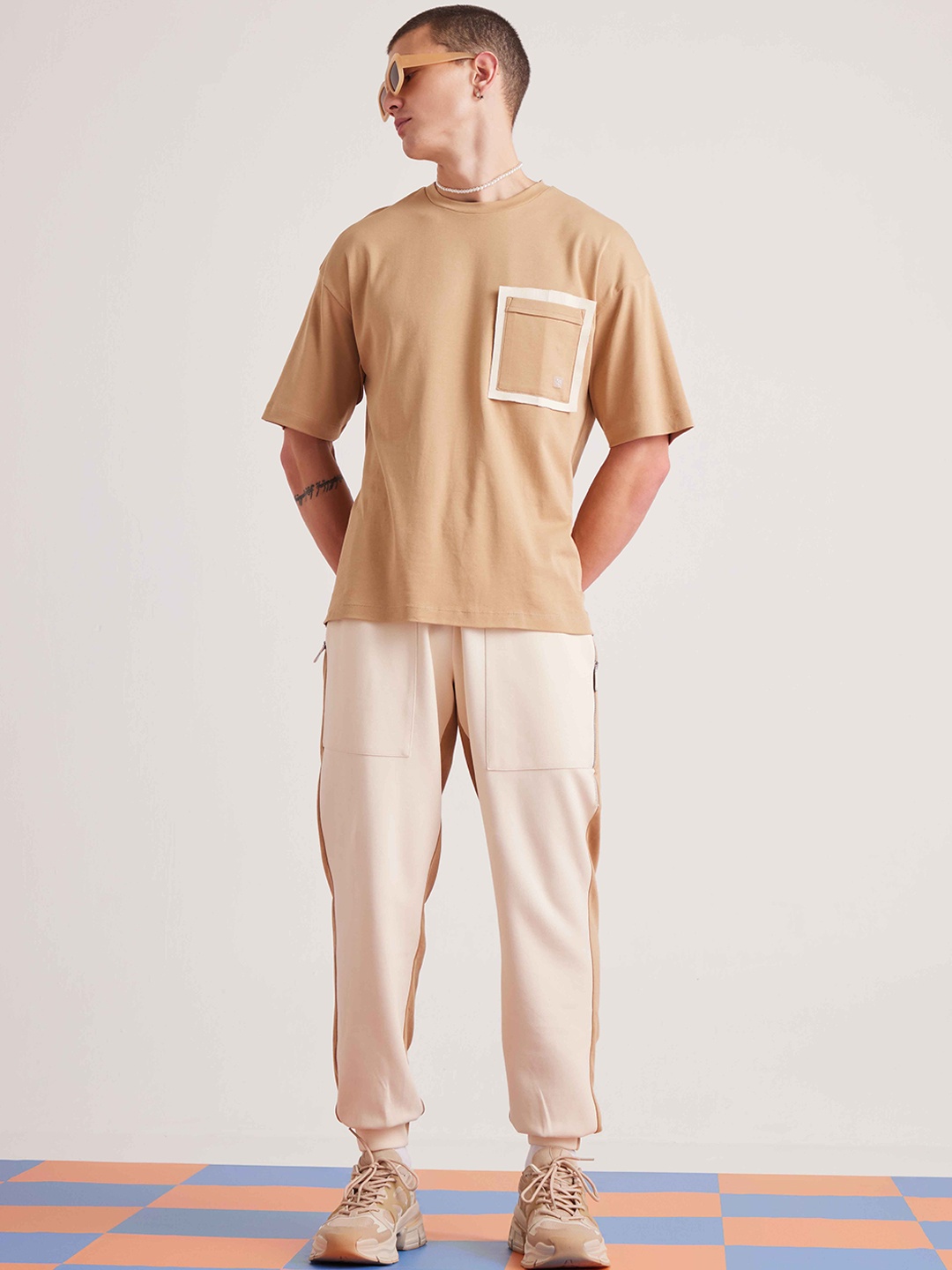 

Muvazo Relaxed Fit T-shirt With Joggers, Brown
