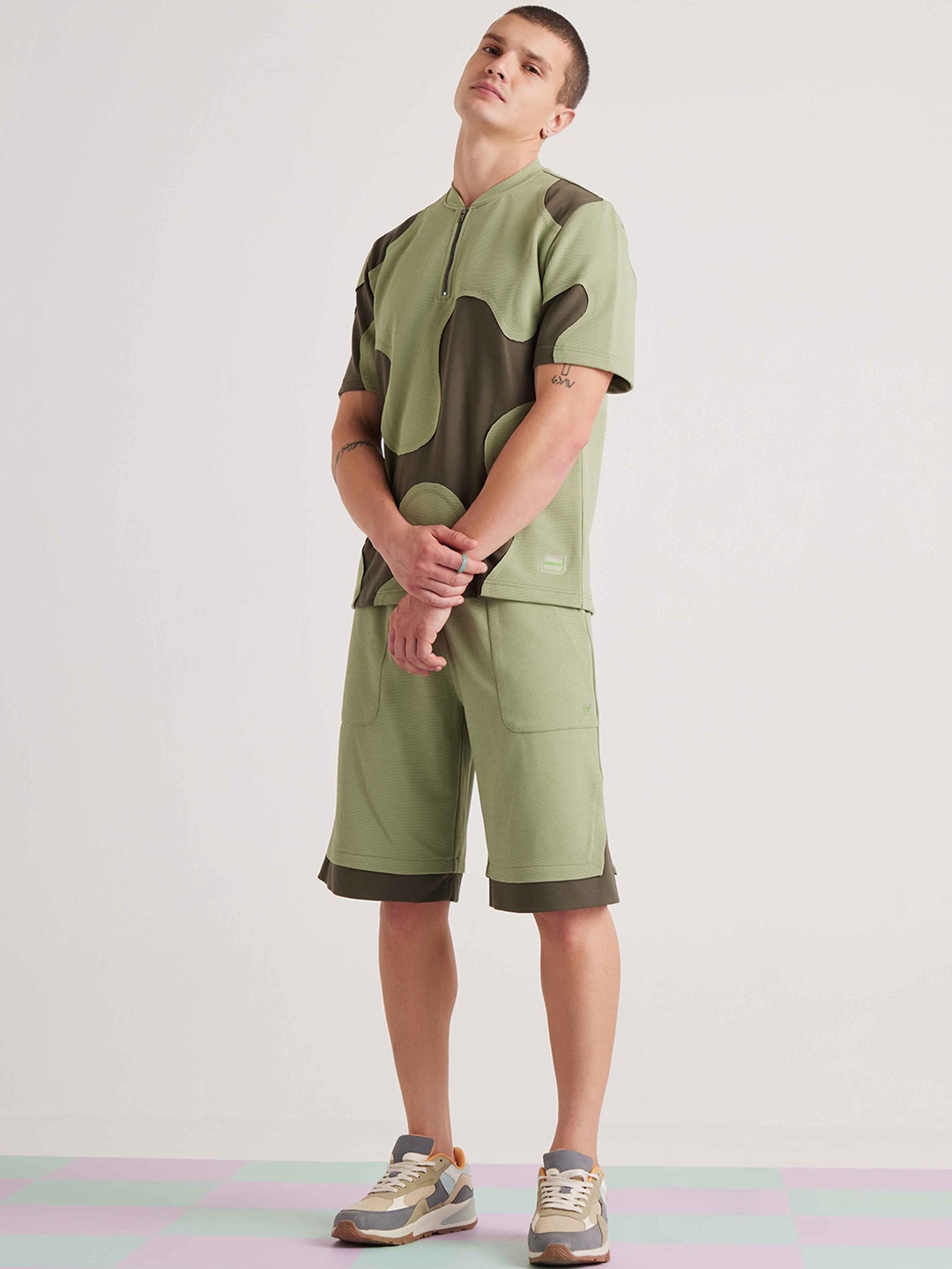 

Muvazo Self Design Mock Collar Tshirt With Shorts, Olive