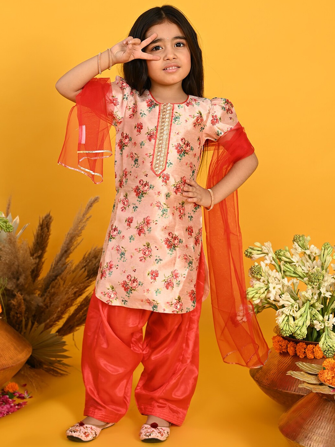 

SAKA DESIGNS Girls Floral Printed Sequinned Kurta with Salwar & With Dupatta, Pink