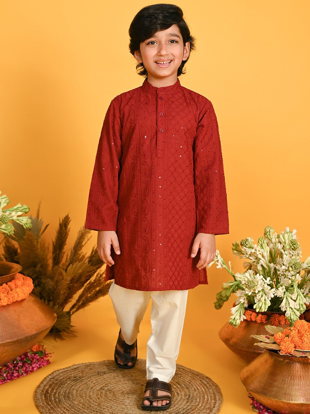 

SAKA DESIGNS Boys Ethnic Motifs Embroidered Kurta With Pyjamas, Maroon