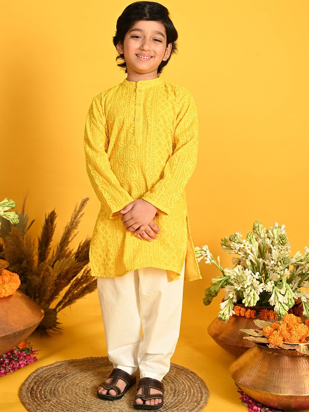 

SAKA DESIGNS Boys Paisley Embroidered Straight Kurta With Pyjamas, Yellow