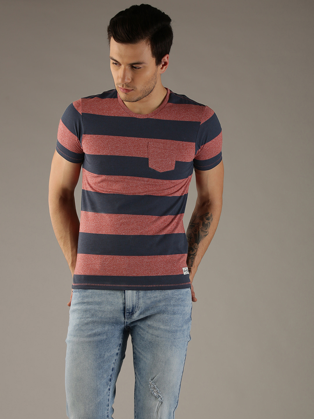 

Flying Machine Men Red & Navy Striped Round Neck T-shirt