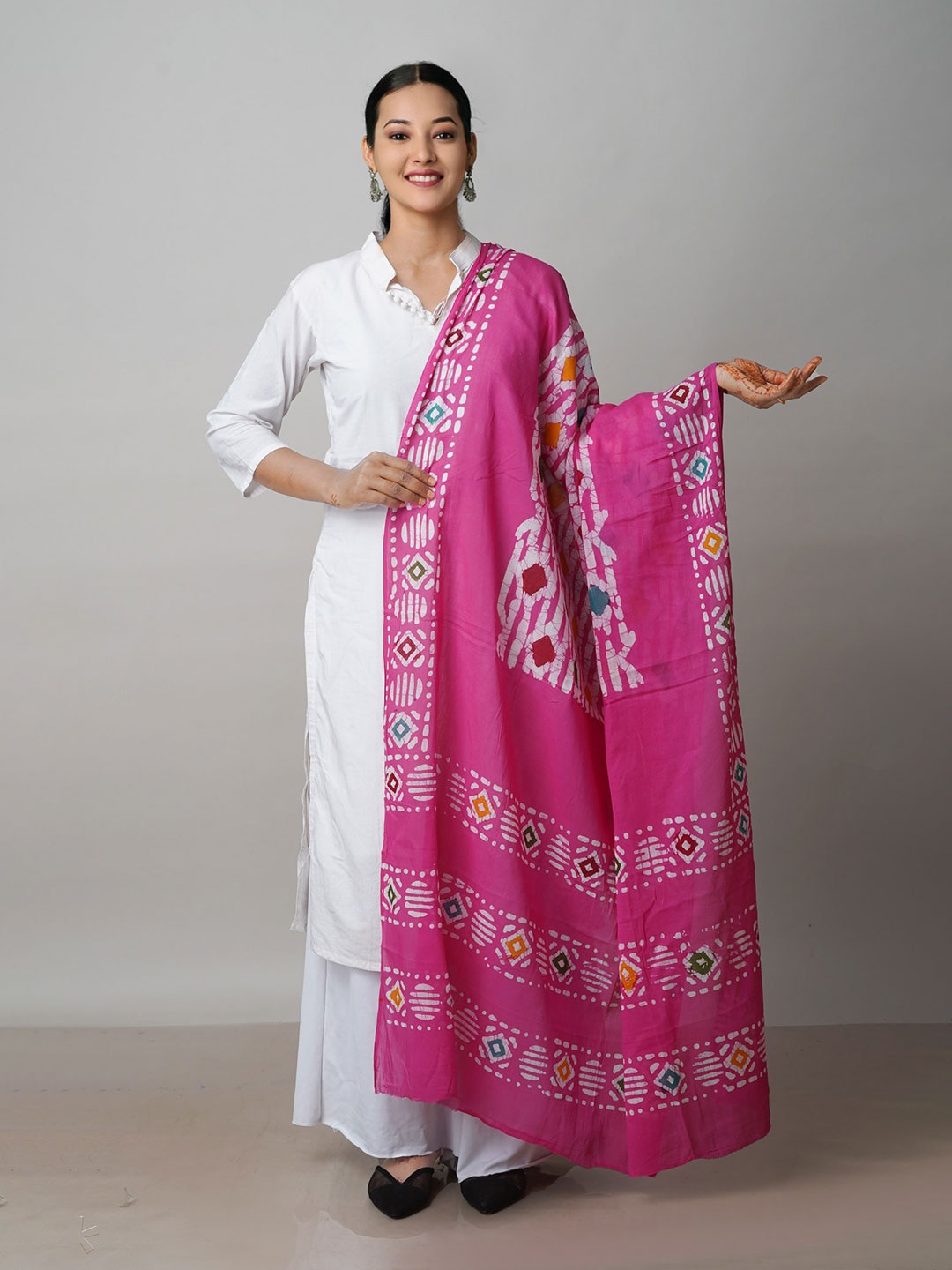 

Unnati Silks Ethnic Motifs Printed Pure Cotton Batik Dupatta, Pink