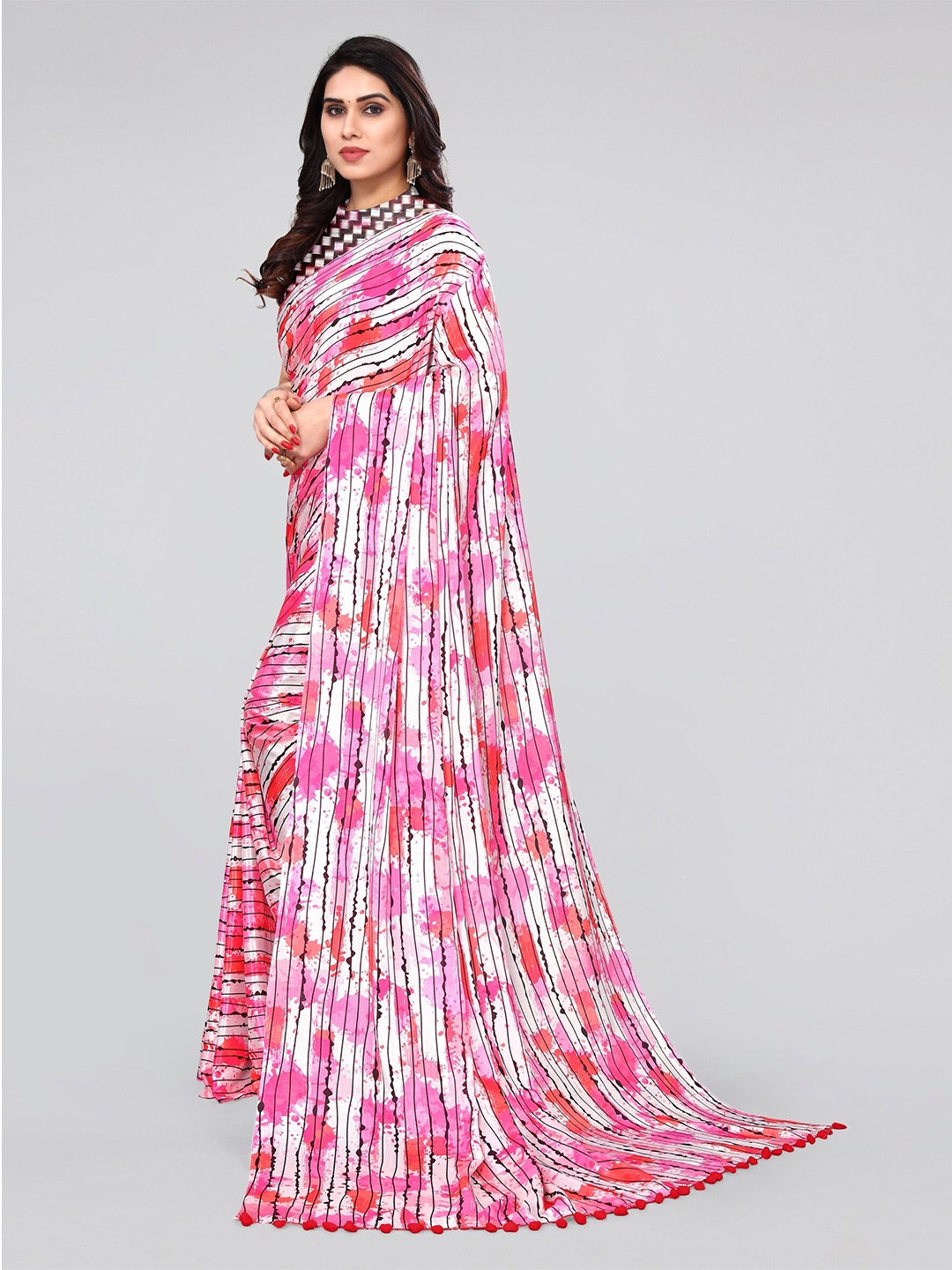 

MIRCHI FASHION Off White & Pink Abstract Printed Satin Saree