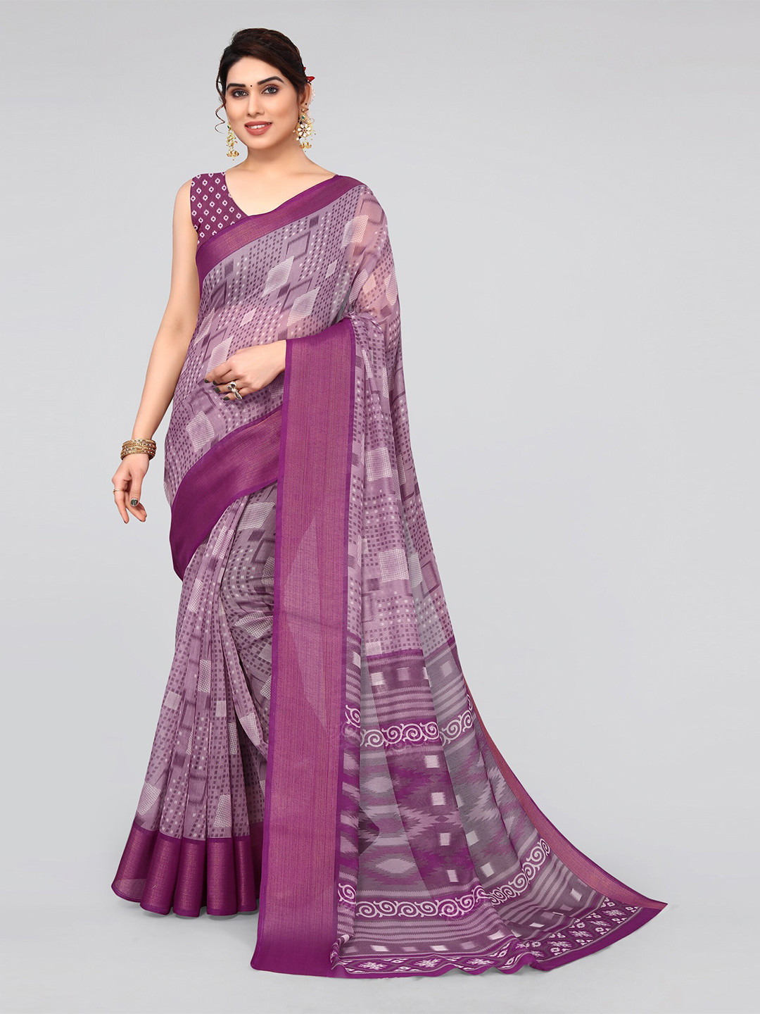 

MIRCHI FASHION Magenta & White Geometric printed Zari Saree