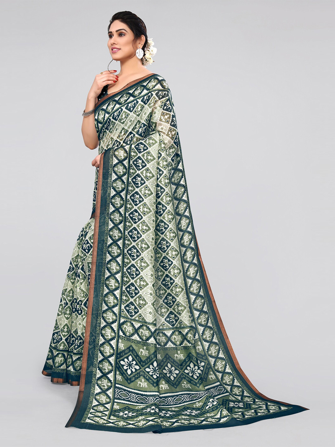 

MIRCHI FASHION Green & White Ethnic Motifs Printed Zari Saree