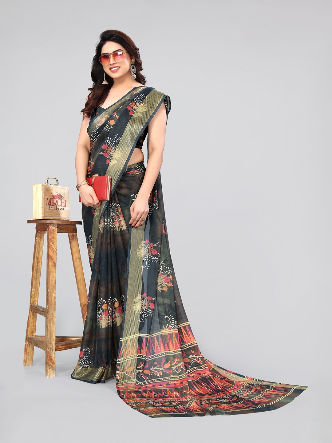 

MIRCHI FASHION Floral Printed Zari Saree, Grey