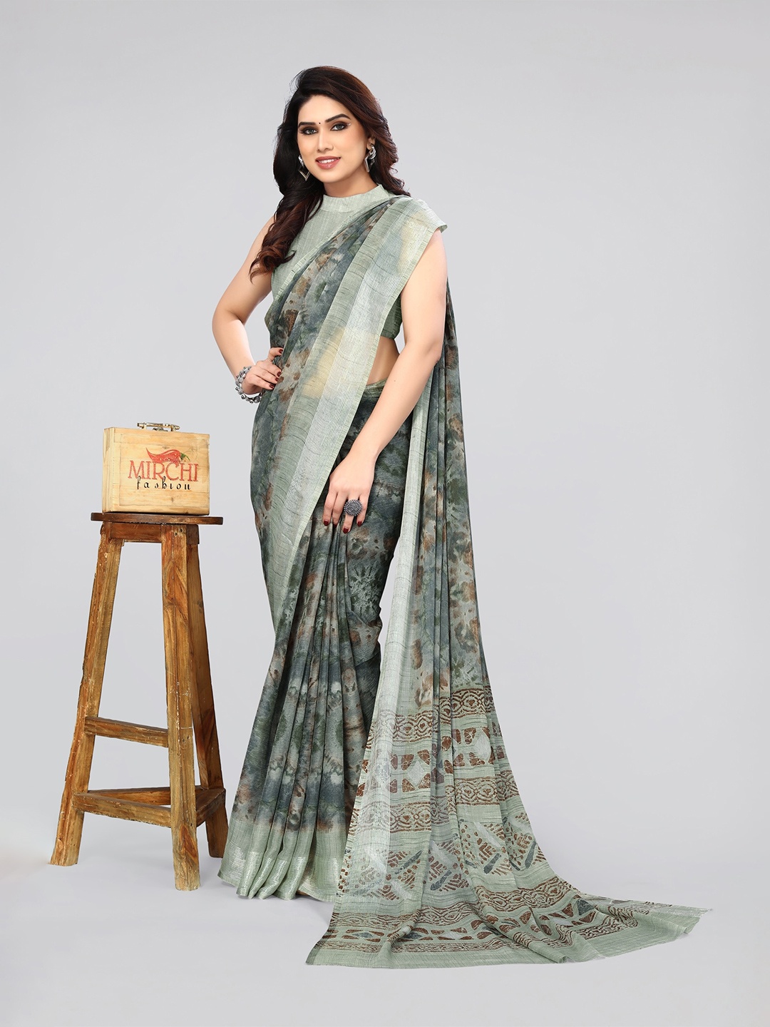 

MIRCHI FASHION Green & Silver-Toned Floral Printed Zari Saree