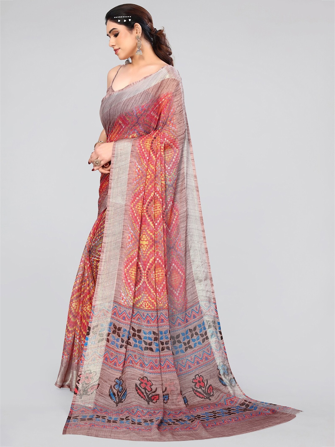 

MIRCHI FASHION Coral & Yellow Geometric Printed Zari Poly Chiffon Saree