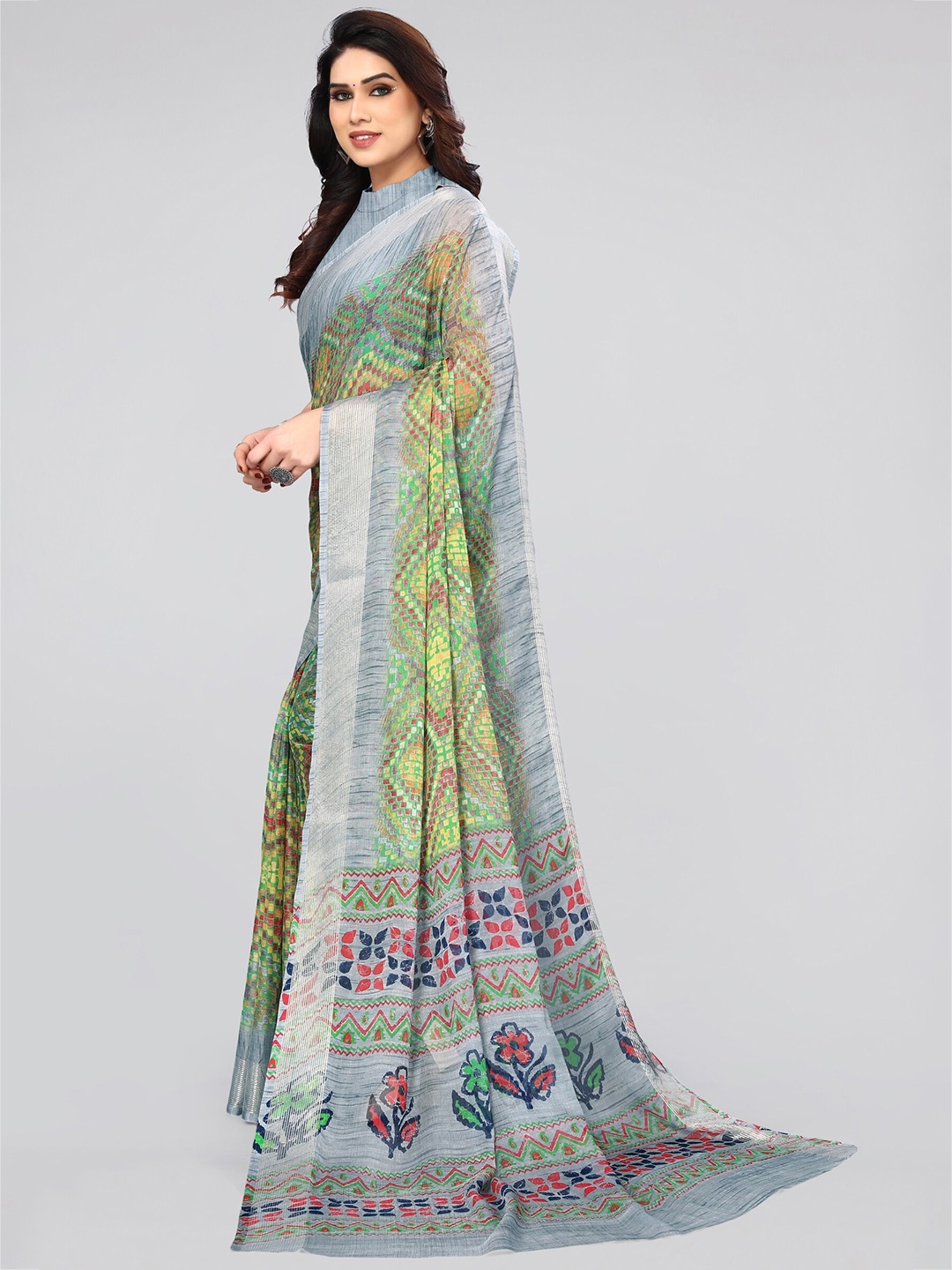 

MIRCHI FASHION Green & Silver-Toned Geometric Printed Zari Saree