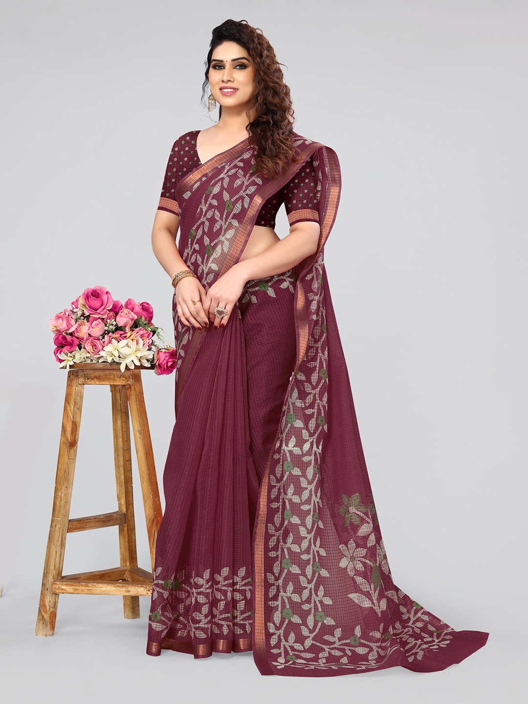 

MIRCHI FASHION Maroon & White Checked Zari Saree