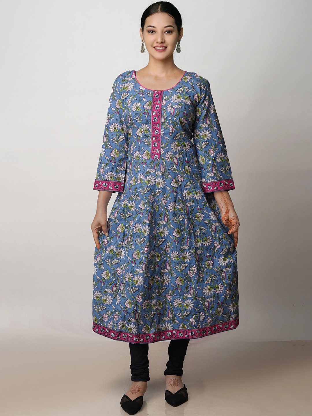 

Unnati Silks Floral Printed Pure Cotton Kurta, Blue