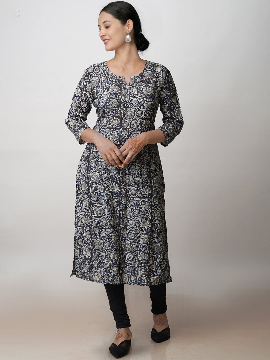 

Unnati Silks Floral Printed Pure Cotton Kurta, Black