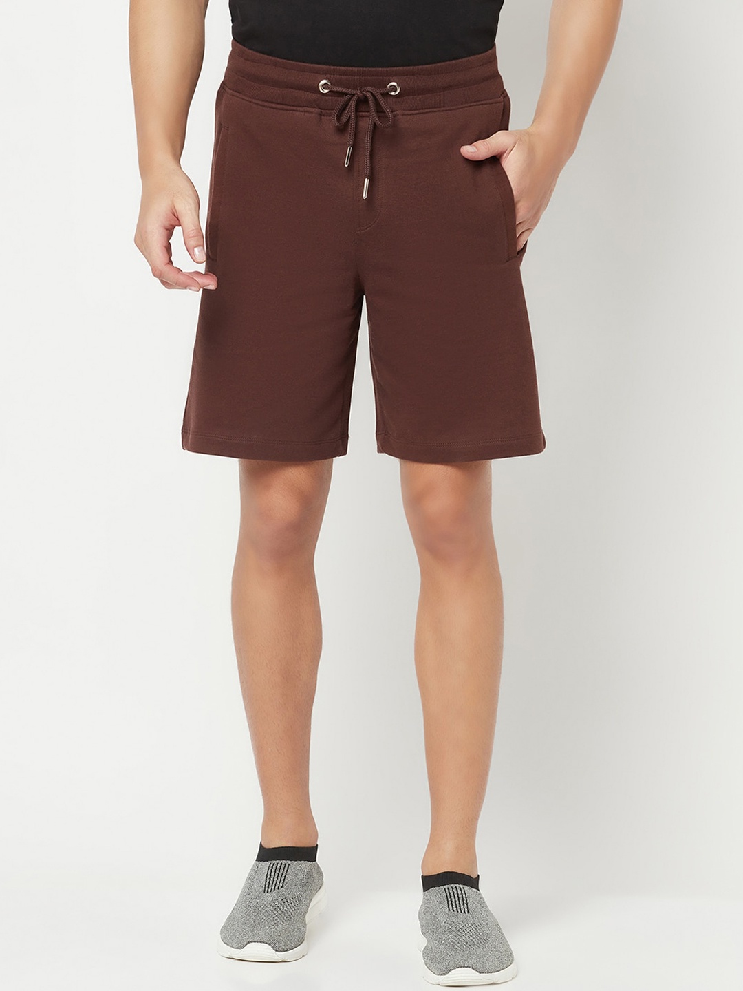 

THE DAILY OUTFITS Men Mid-Rise Relaxed Fit Cotton Shorts, Coffee brown