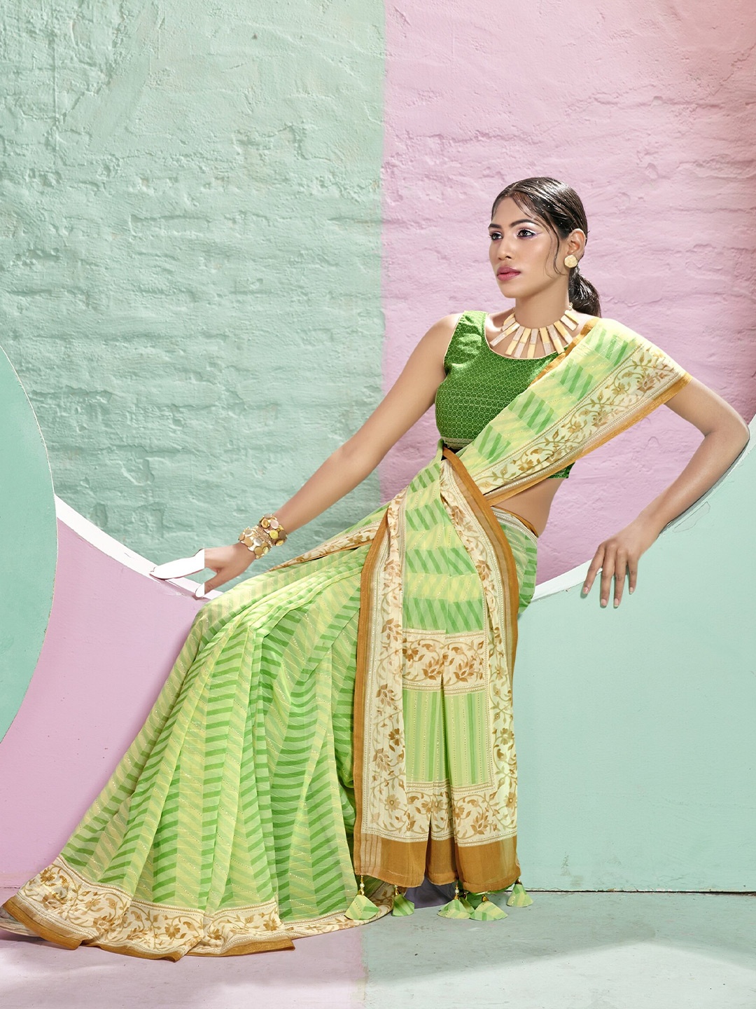 

Triveni Striped Beads and Stones Pure Georgette Saree, Green