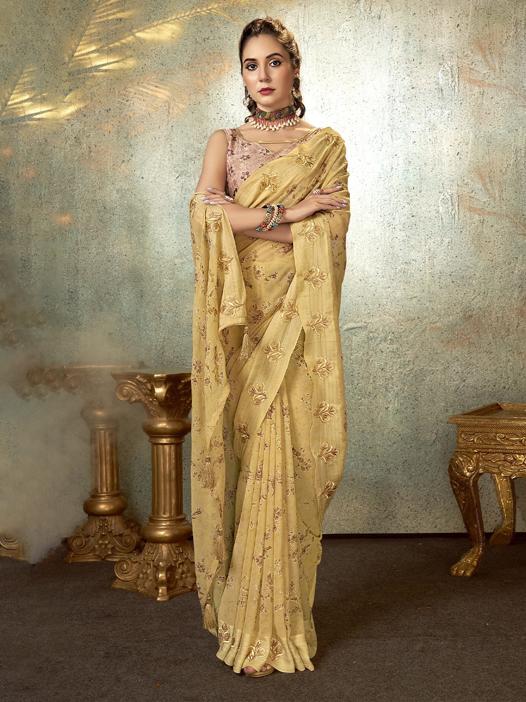 

Triveni Floral Embroidered Pure Georgette Saree, Beige