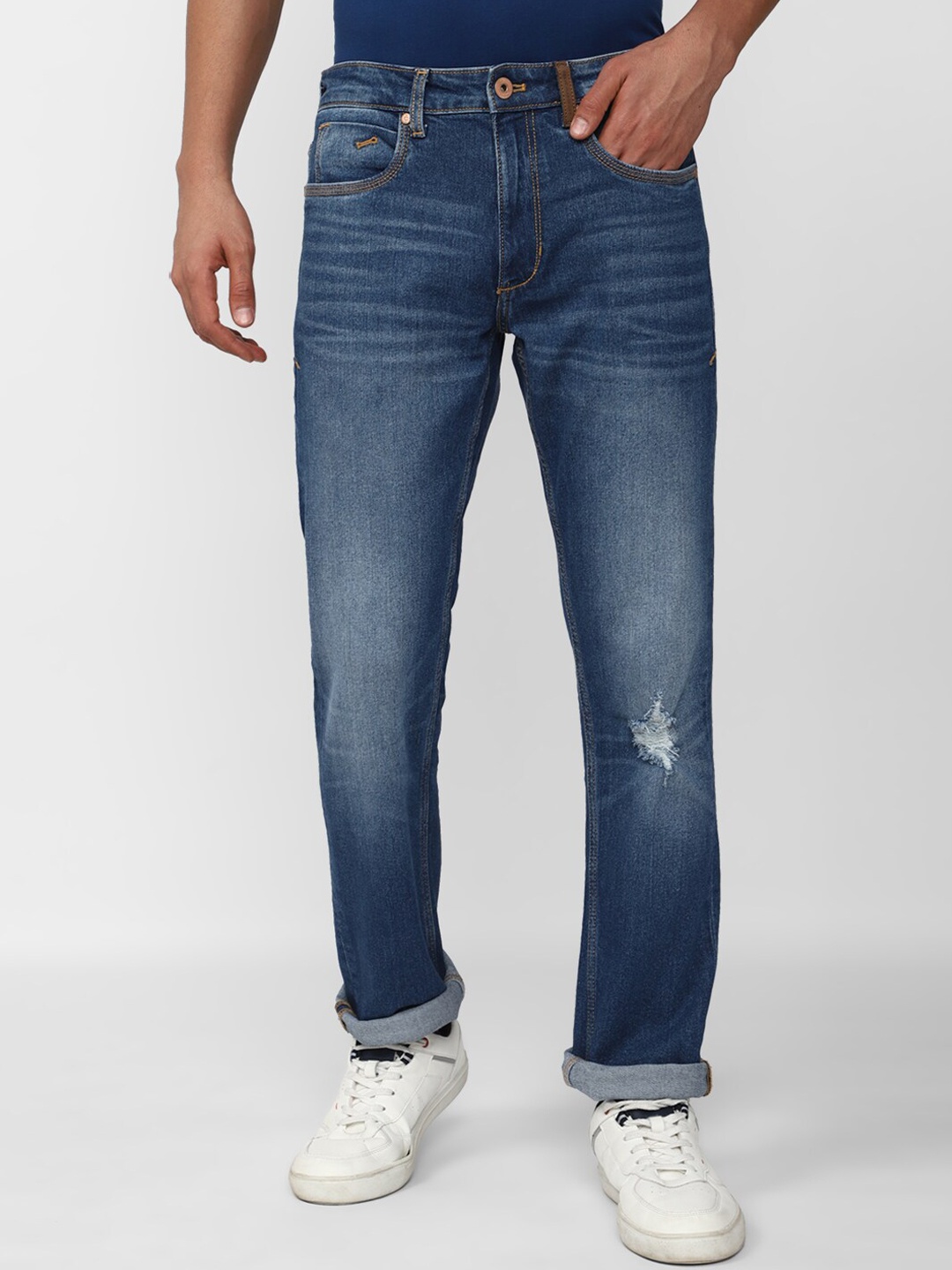 

Peter England Casuals Men Mildly Distressed Light Fade Stretchable Jeans, Blue