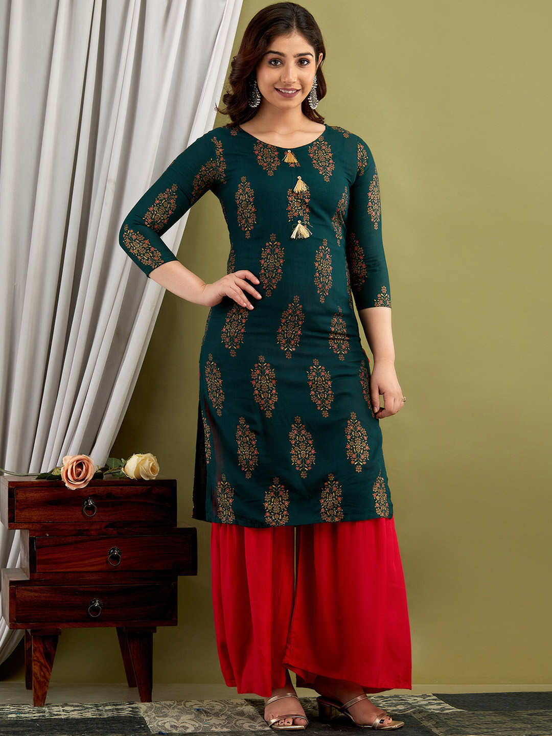 

Mialo fashion Ethnic Motifs Printed Regular Kurta with Sharara, Green