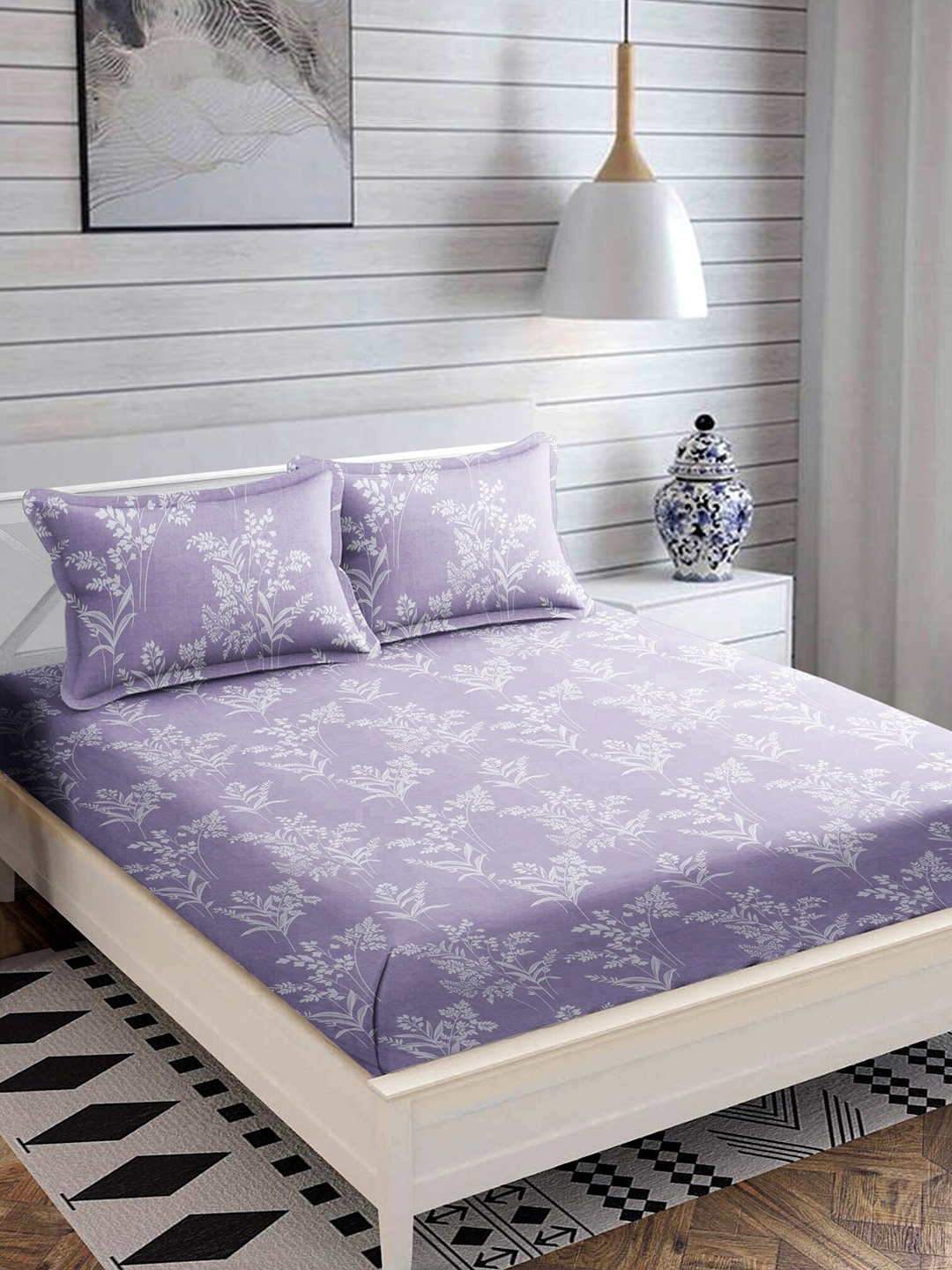

MODEFE Purple & White Floral Microfiber 180 TC Queen Bedsheet With 2 Pillow Covers