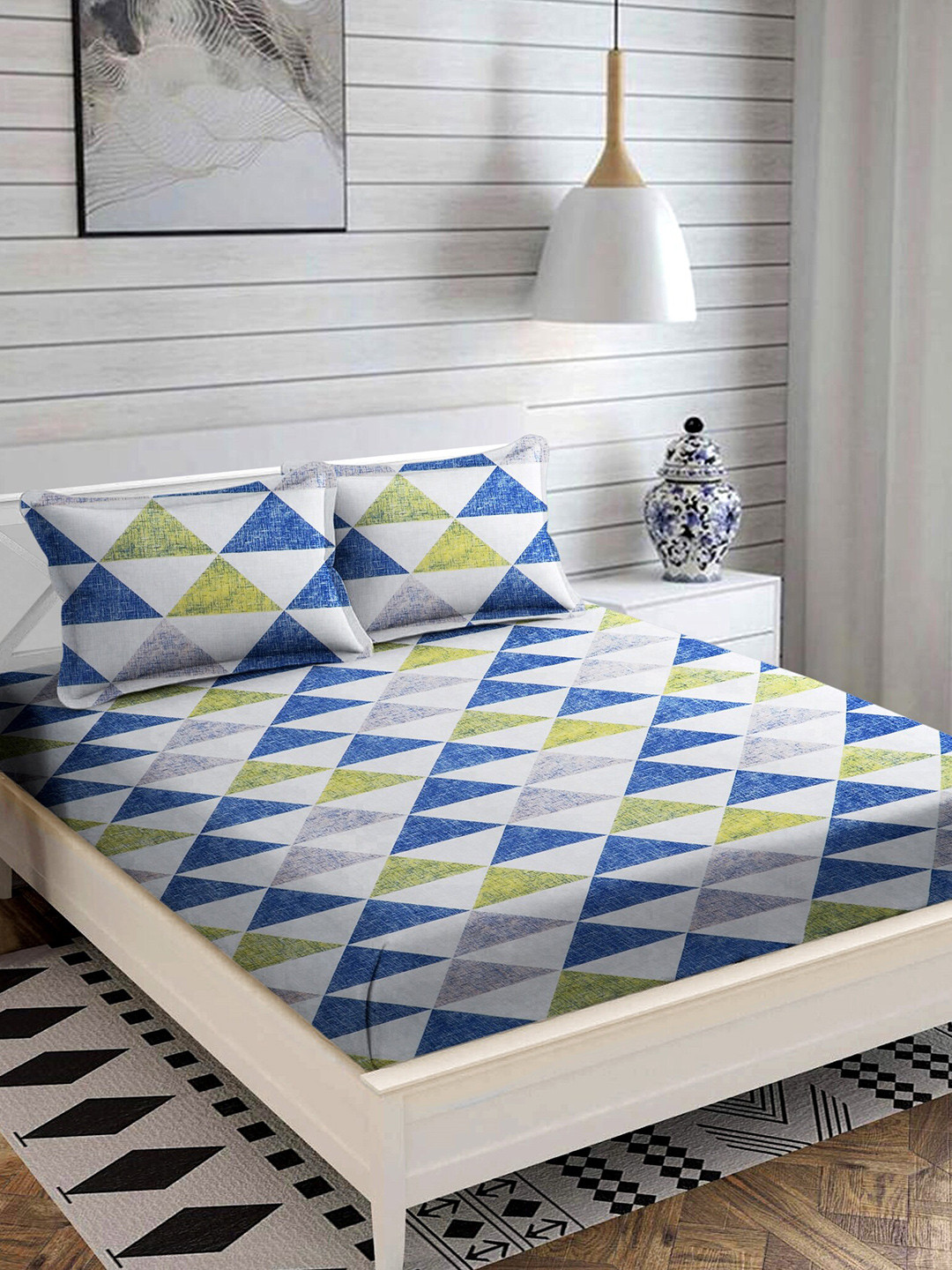 

MODEFE Blue & Green Geometric Microfiber 180 TC Queen Bedsheet With 2 Pillow Covers