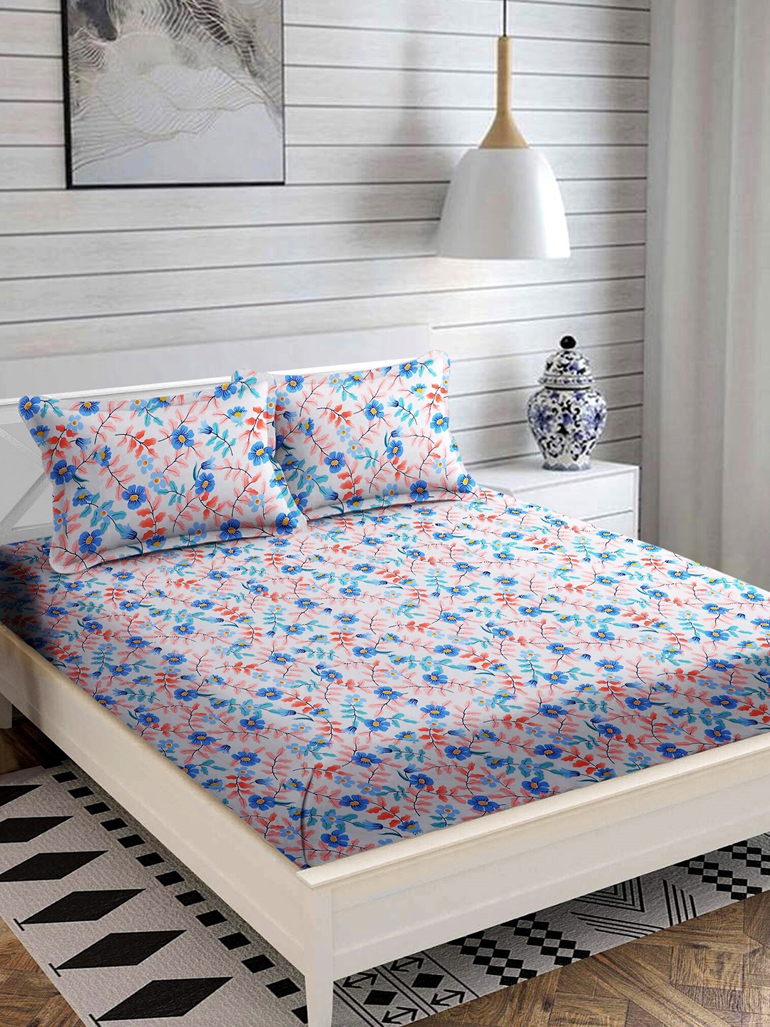 

MODEFE Blue & Red Floral Microfiber 180 TC Queen Bedsheet With 2 Pillow Covers, White