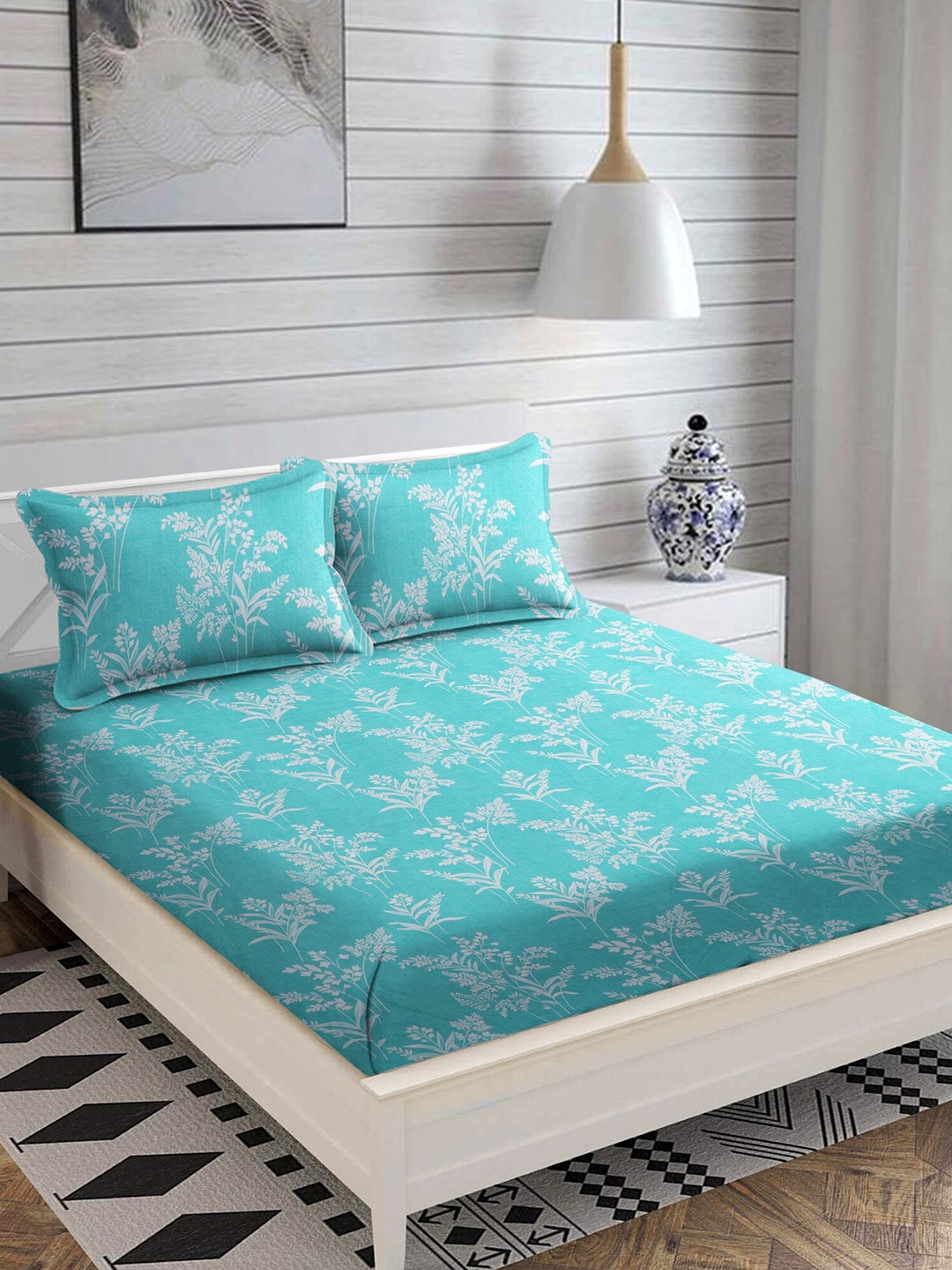 

MODEFE Sea Green & White Floral Microfiber 180 TC Queen Bedsheet With 2 Pillow Covers