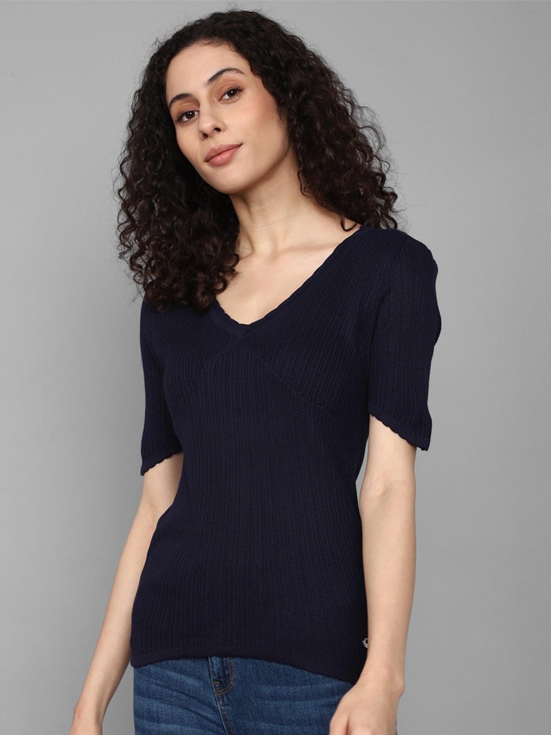 

Allen Solly Woman V-Neck Knitted Regular Top, Navy blue