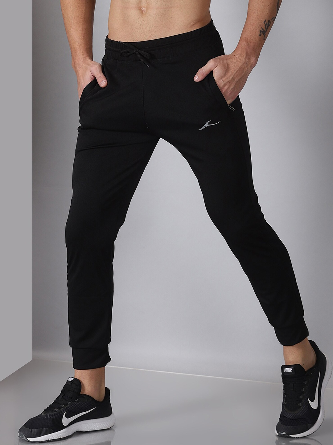 

KRAASA Men Mid Rise Joggers, Black