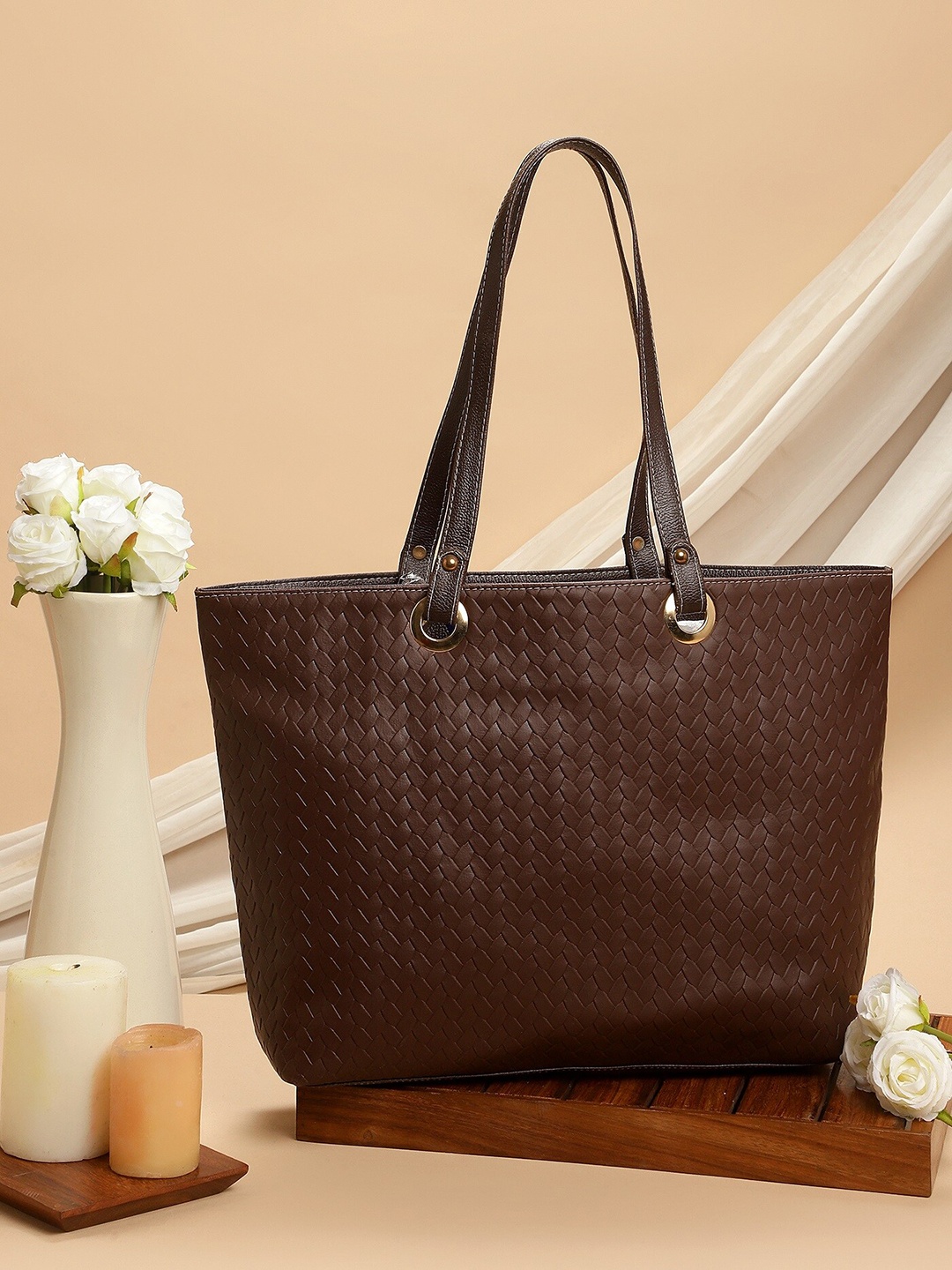

OsaiZ Brown Textured PU Oversized Structured Tote Bag with Quilted